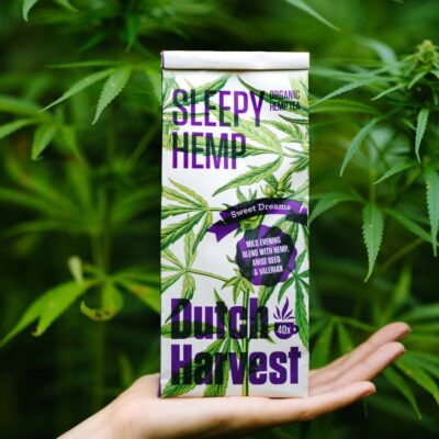 Dutch-Harvest-Hanftee-hand-SleepyHemp